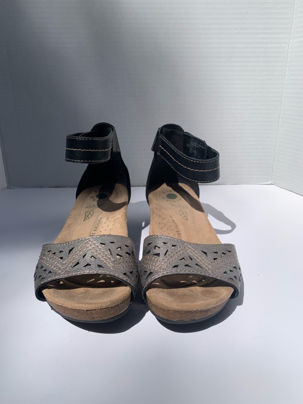Earth Origins Black and Metallic Open-Toe Ankle-Strap Sandals Size 6.5
